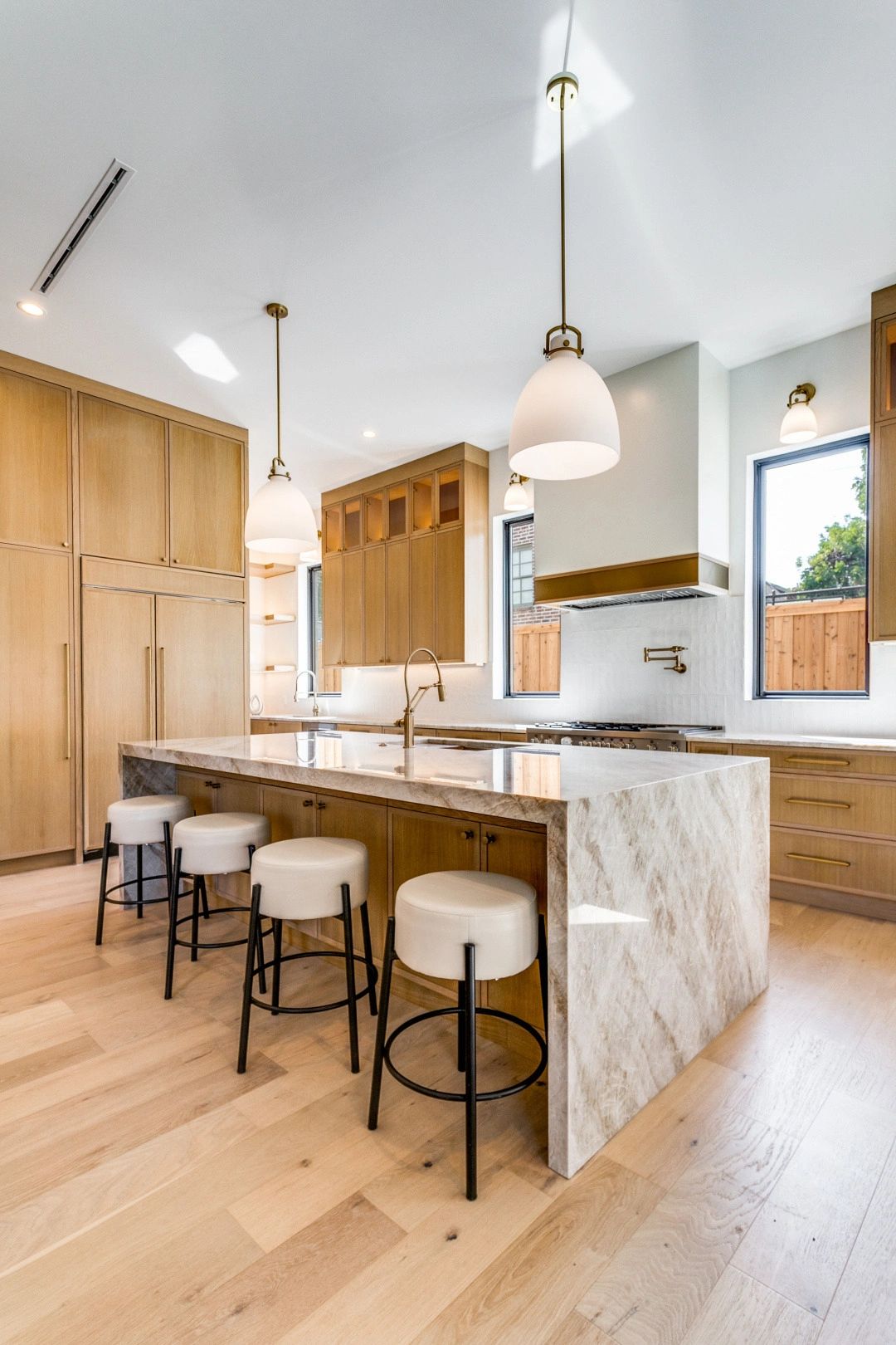 Kitchen island — Select Custom Home